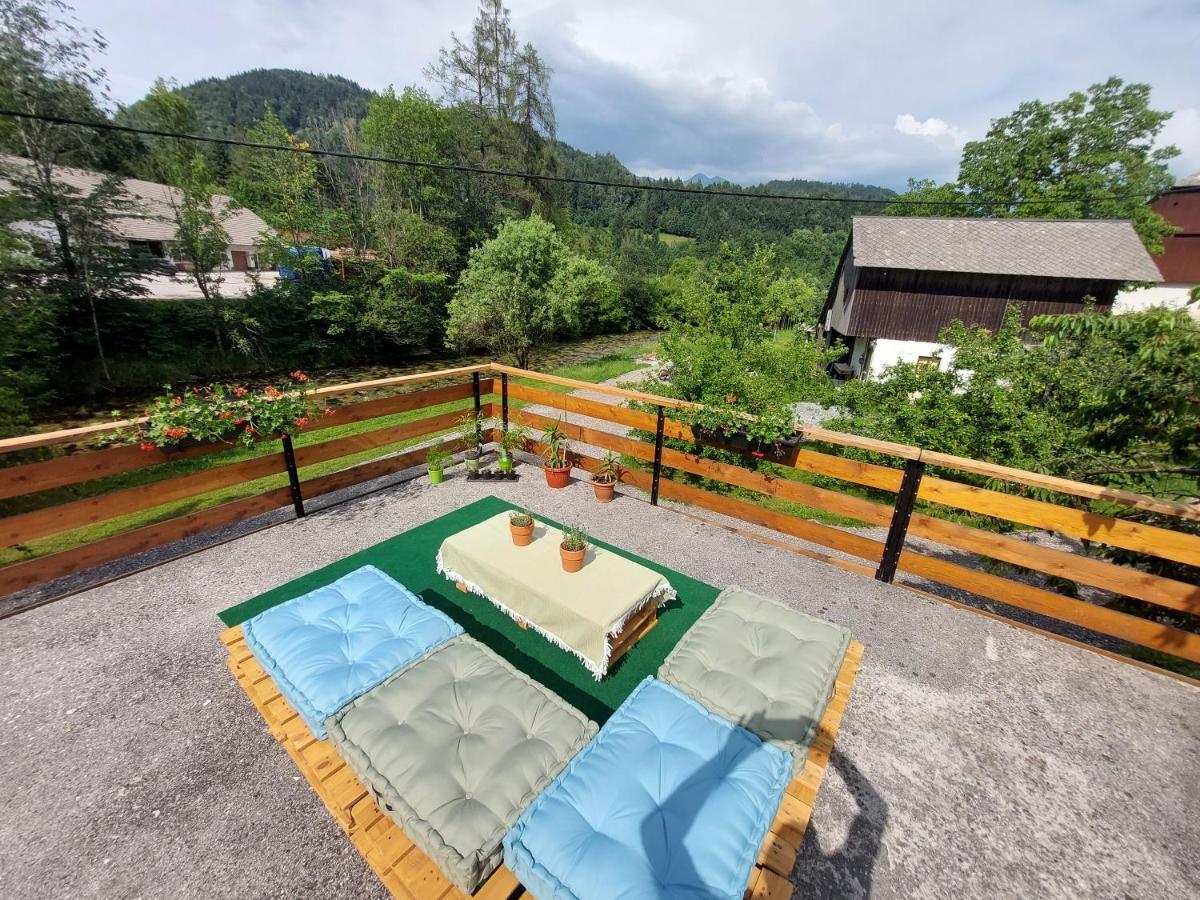 The Riverside Chill Hostel Блед Екстериор снимка
