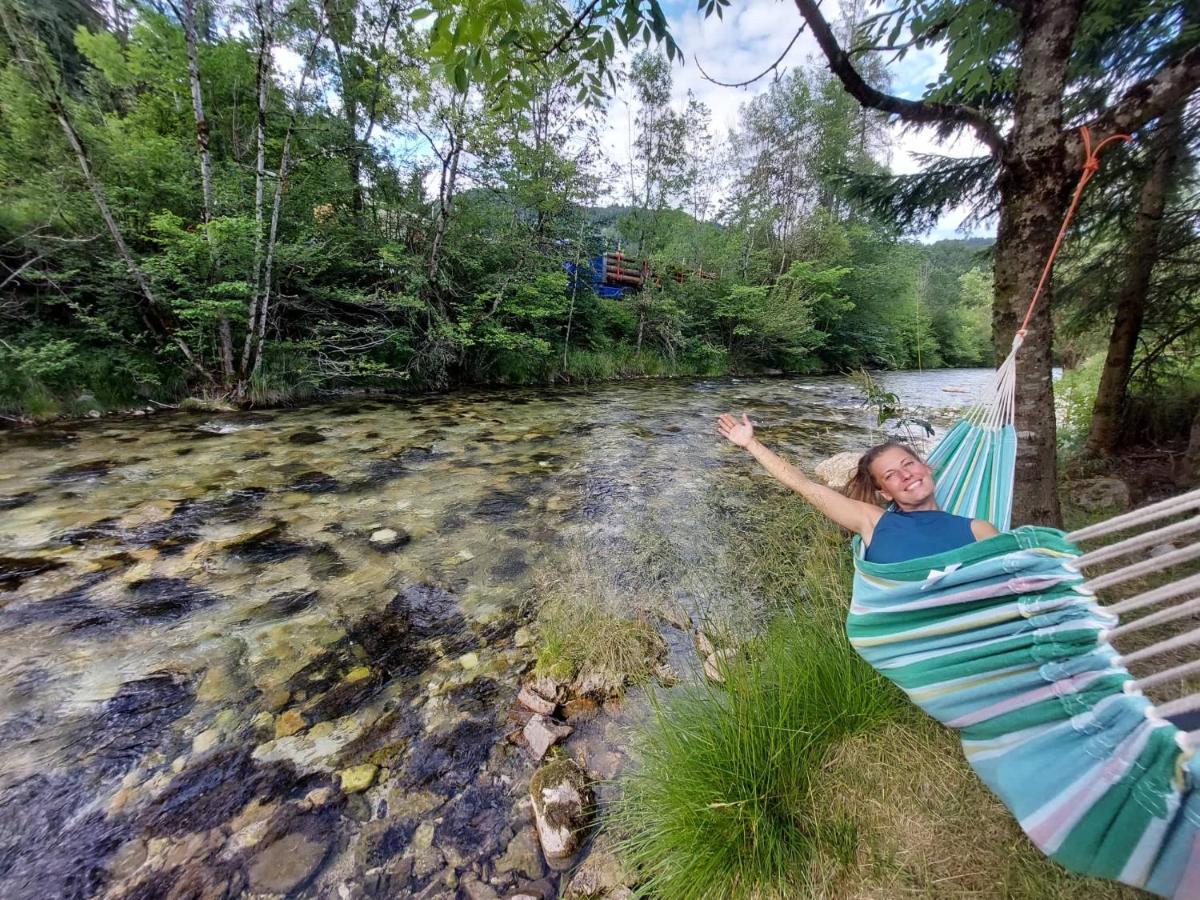 The Riverside Chill Hostel Блед Екстериор снимка
