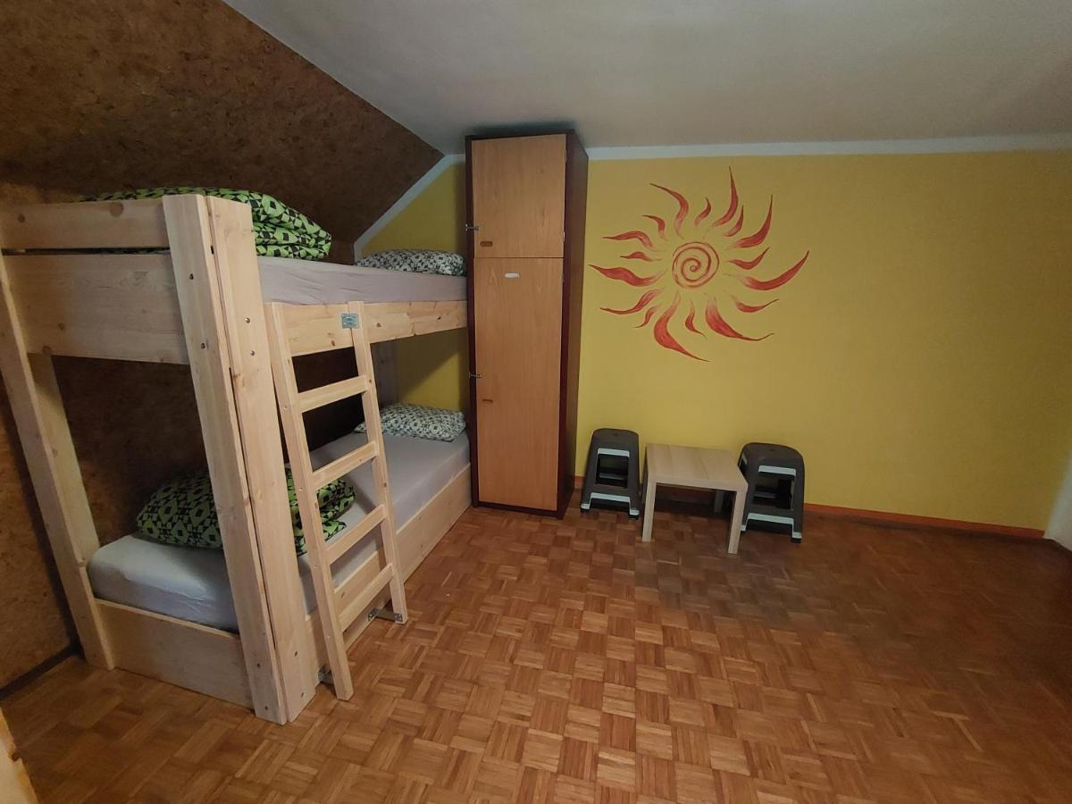 The Riverside Chill Hostel Блед Екстериор снимка