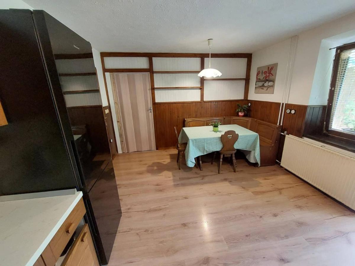 The Riverside Chill Hostel Блед Екстериор снимка