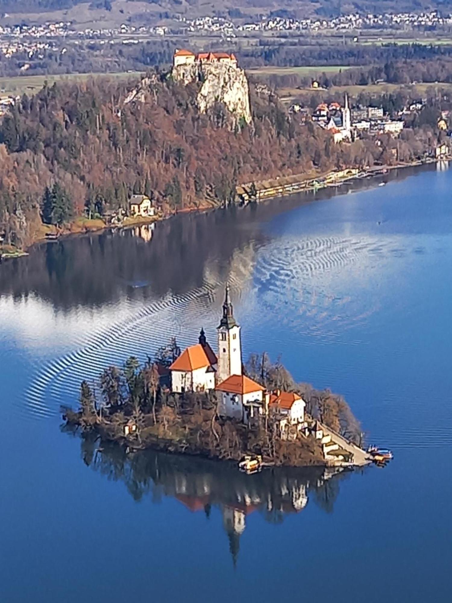 The Riverside Chill Hostel Блед Екстериор снимка