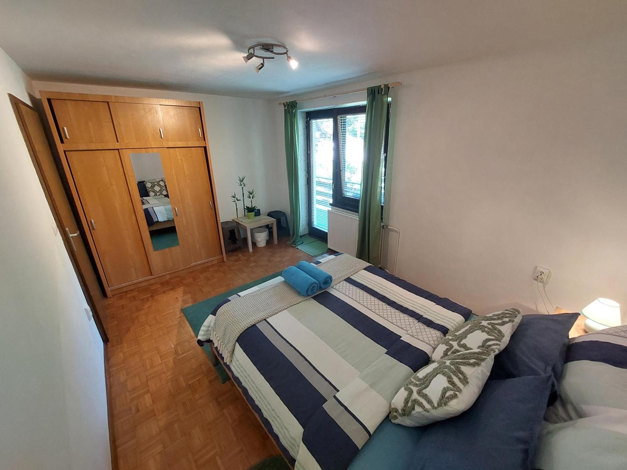 The Riverside Chill Hostel Блед Екстериор снимка