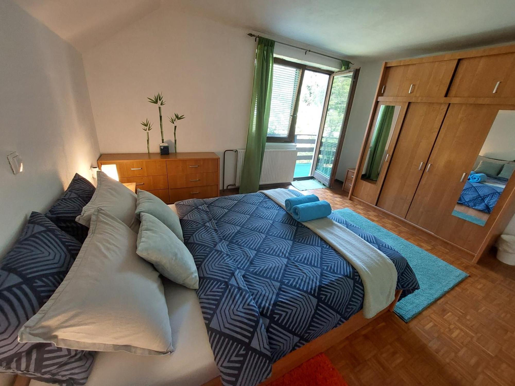 The Riverside Chill Hostel Блед Екстериор снимка