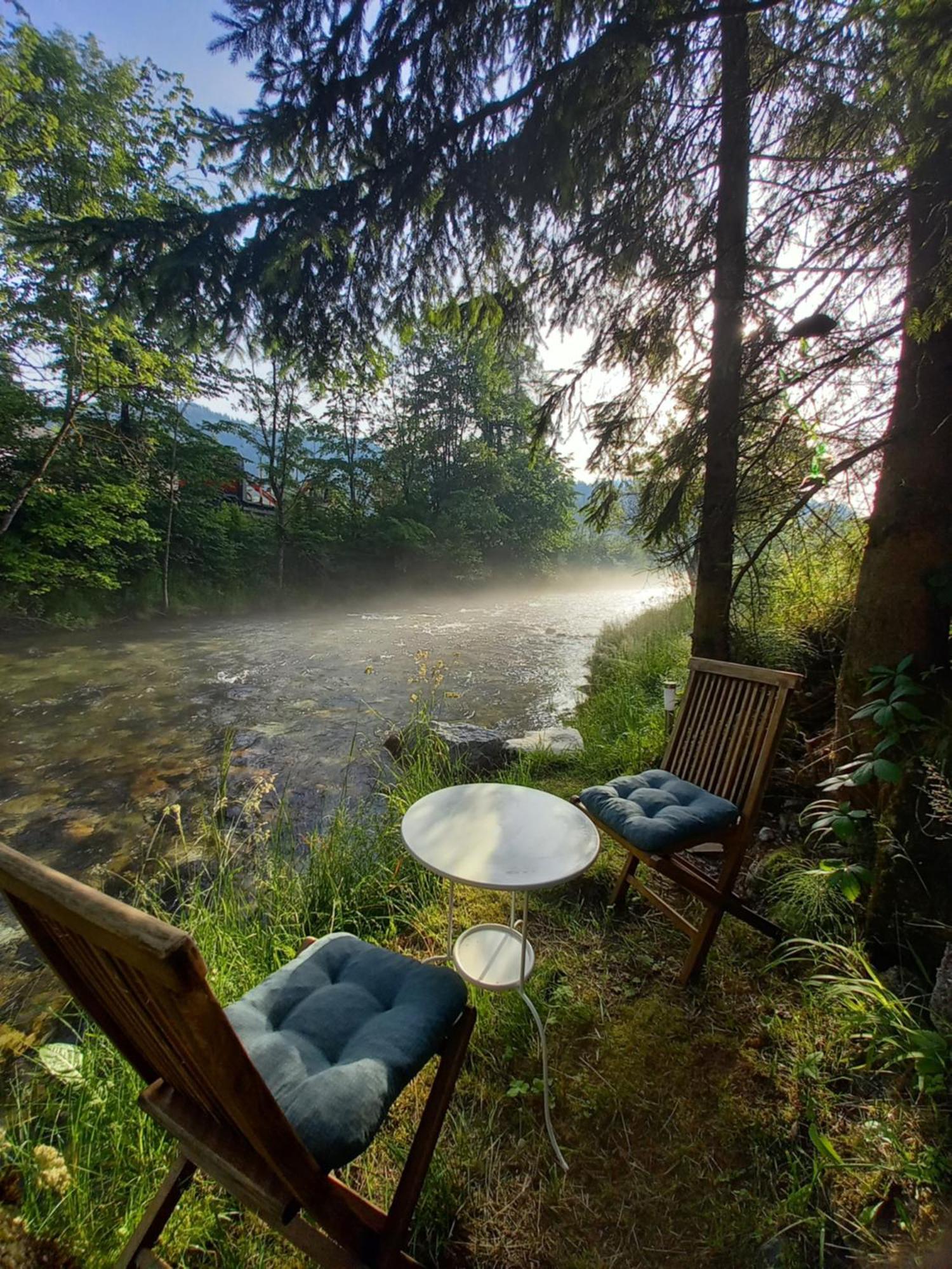 The Riverside Chill Hostel Блед Екстериор снимка