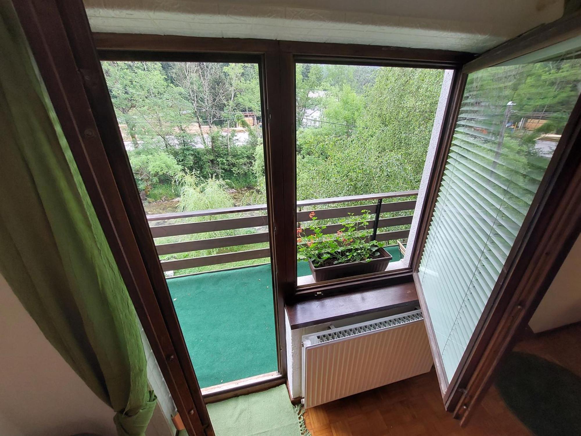 The Riverside Chill Hostel Блед Стая снимка